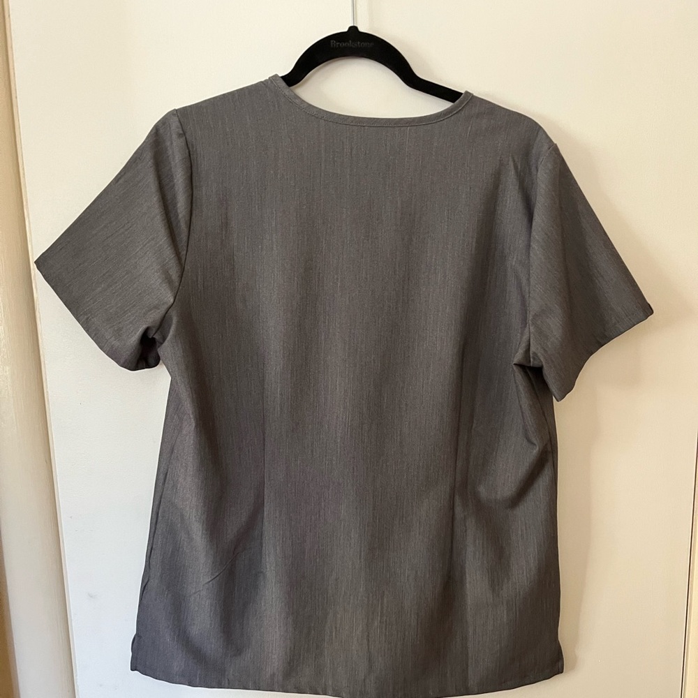 Figs scrub top